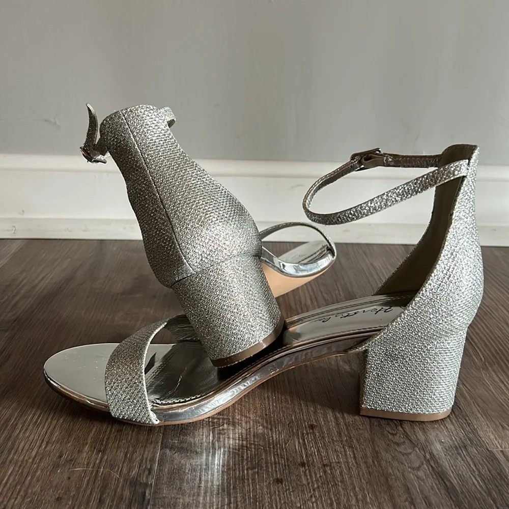 Heels - Picture 3 of 4